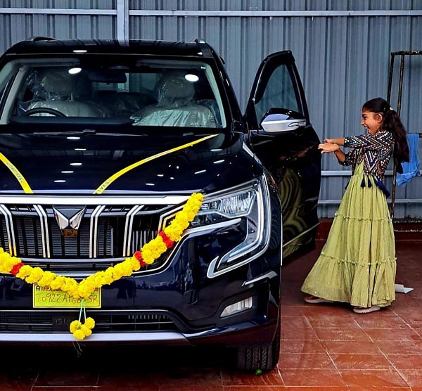 ಹೊಸ ಕಾರು ಖರೀದಿಸಿ ಮಗಳ ಖುಷಿಯನ್ನು ಟ್ವಿಟರ್ನಲ್ಲಿ ಹಂಚಿಕೊಂಡ ತಂದೆ: ಆನಂದ್ ಮಹೀಂದ್ರಾ ಪ್ರತಿಕ್ರಿಯೆ