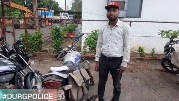 ಬೈಕ್ನಲ್ಲಿ ಬಿಟ್ಟಿ ಶೋಕಿ: ಸಿಕ್ಕಿಬಿದ್ದವನಿಗೆ ಬಸ್ಕಿ ಹೊಡೆಸಿ 4,200 ರೂ. ದಂಡ ವಿಧಿಸಿದ ಪೊಲೀಸರು