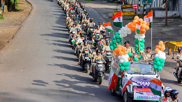 ರಾಷ್ಟ್ರಧ್ವಜದಲ್ಲಿ ವಾಹನ ಒರೆಸಿ ಜೈಲು ಸೇರಿದ 52 ವರ್ಷದ ವ್ಯಕ್ತಿ: ಸ್ಕೂಟರ್ ಸೀಜ್, ವಿಡಿಯೋ ವೈರಲ್