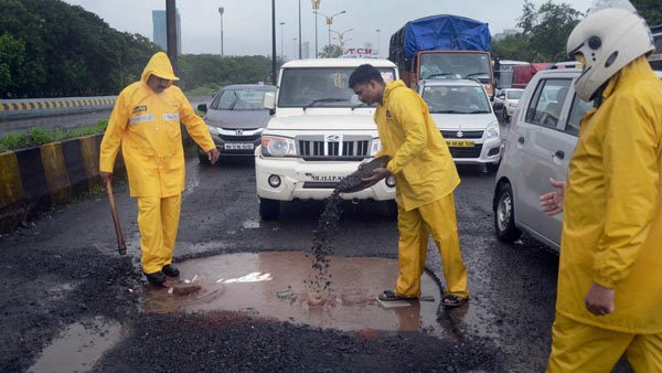 ಪ್ರಮುಖ ರಸ್ತೆಗಳ ದುಸ್ತಿತಿಯನ್ನು ಪ್ರಶ್ನಿಸಿ ಮುಂಬೈ-ಬೆಂಗಳೂರು ಮಹಾನಗರಗಳಿಗೆ ಹೈಕೋರ್ಟ್ ಛೀಮಾರಿ