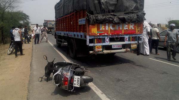 ಬೈಕ್ನಲ್ಲಿ ಬಿಟ್ಟಿ ಶೋಕಿ: ಸಿಕ್ಕಿಬಿದ್ದವನಿಗೆ ಬಸ್ಕಿ ಹೊಡೆಸಿ 4,200 ರೂ. ದಂಡ ವಿಧಿಸಿದ ಪೊಲೀಸರು