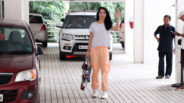 ಕೋಟಿಗಟ್ಟಲೇ ಸಂಪಾದನೆಯಿದ್ರು ಮಾರುತಿ ಬ್ರೆಝಾ ಅಂದ್ರೆ ಇಷ್ಟ: ಹಳೆಯ ಬ್ರೆಝಾದಲ್ಲಿ ಕಾಣಿಸಿಕೊಂಡ ನಟಿ