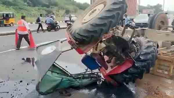 ಐಷಾರಾಮಿ ಮರ್ಸಿಡಿಸ್ ಕಾರಿಗೆ ಢಿಕ್ಕಿ ಹೊಡೆದ ರಭಸಕ್ಕೆ ಎರಡು ತುಂಡಾದ ಟ್ರಾಕ್ಟರ್