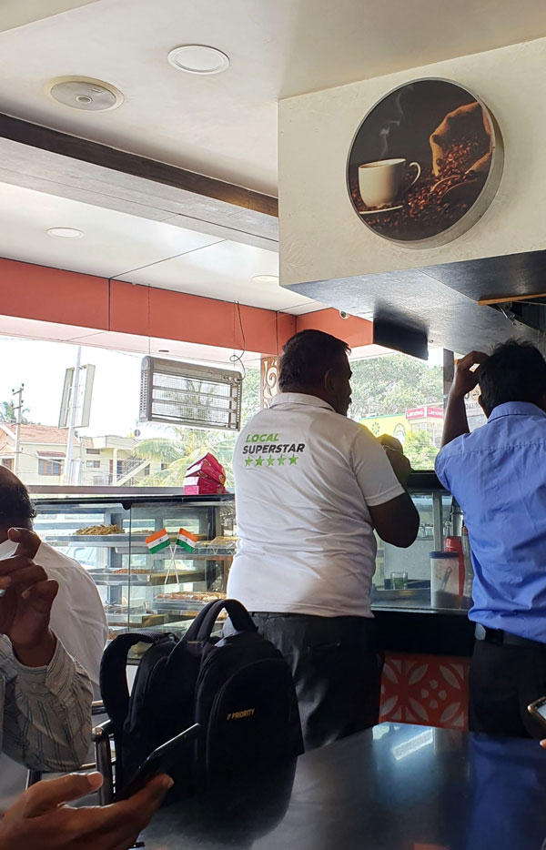 ಬೆಂಗಳೂರಿನ ಕ್ಯಾಬ್ ಚಾಲಕನಿಗೆ ಮನಸೋತ ಹೊರ ರಾಜ್ಯದ ಗ್ರಾಹಕ: ದೇಶಾದ್ಯಂತ ವೈರಲ್ ಆಗ್ತಿದ್ದಾನೆ ಕನ್ನಡಿಗ