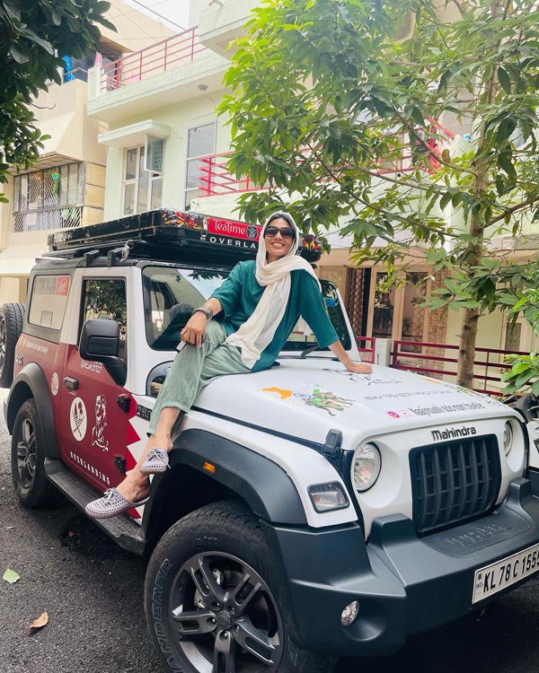 ಫಿಫಾ ವಿಶ್ವಕಪ್ ನೋಡಲು ಭಾರತದಿಂದ ಕತಾರ್ಗೆ ಥಾರ್ ಎಸ್ಯುವಿಯಲ್ಲಿ ಹೊರಟ 5 ಮಕ್ಕಳ ತಾಯಿ