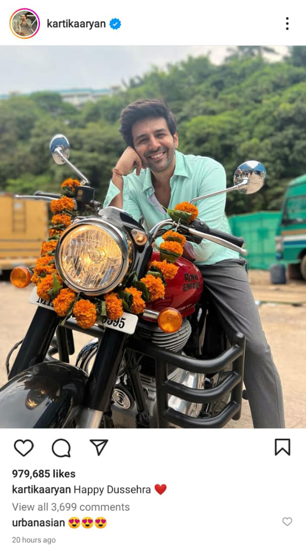 ತಮ್ಮ ರಾಯಲ್ ಎನ್ಫೀಲ್ಡ್ ಬೈಕನ್ನು ವಿಶೇಷವಾಗಿ ಅಲಂಕರಿಸಿ ದಸರಾ ಹಬ್ಬದ ಶುಭಾಶಯ ಕೋರಿದ ಬಾಲಿವುಡ್ ನಟ