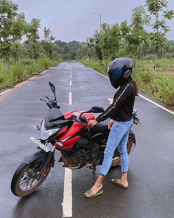 ಬೈಕ್ನಲ್ಲಿ ದೇಶ ಸುತ್ತಿದ್ದಾಯ್ತು ಈಗ ರಾಜ್ಯ ಸುತ್ತಲು ಹೊರಟ ಯುವತಿ: ಈಕೆಯ ಧ್ಯೇಯ ಹಲವರಿಗೆ ಆದರ್ಶ