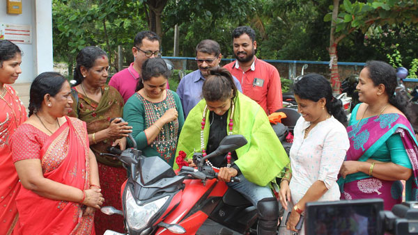 ಬೈಕ್ನಲ್ಲಿ ದೇಶ ಸುತ್ತಿದ್ದಾಯ್ತು ಈಗ ರಾಜ್ಯ ಸುತ್ತಲು ಹೊರಟ ಯುವತಿ: ಈಕೆಯ ಧ್ಯೇಯ ಹಲವರಿಗೆ ಆದರ್ಶ