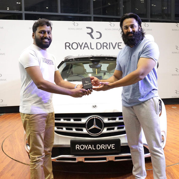 ನಿರ್ದೇಶಕನ ಪ್ರತಿಭೆಯನ್ನು ಗುರ್ತಿಸಿ ದುಬಾರಿ ಬೆಂಝ್ ಕಾರನ್ನು ಗಿಫ್ಟ್ ಕೊಟ್ಟ ಜನಪ್ರಿಯ ನಟ