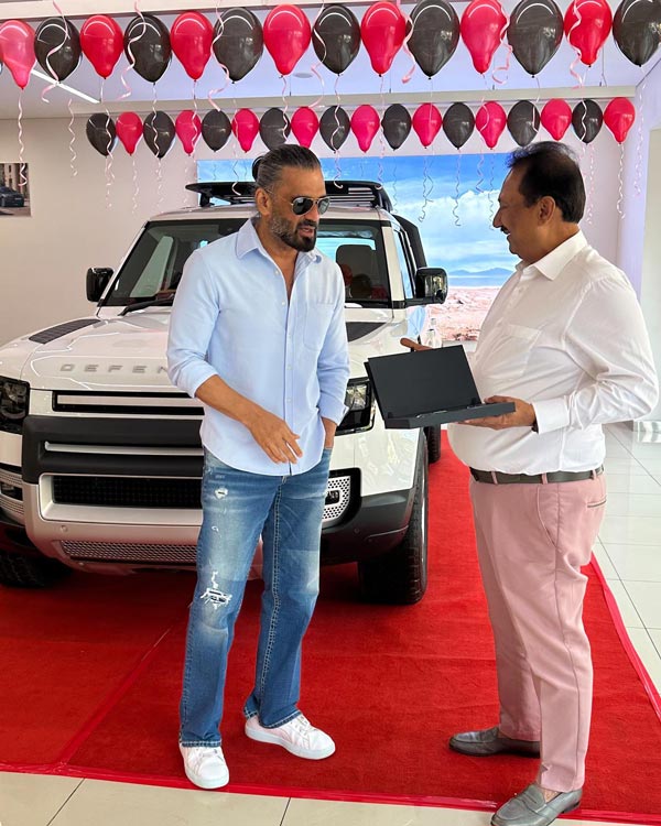 ದುಬಾರಿ ಬೆಲೆಯ ಐಷಾರಾಮಿ ಕಾರು ಖರೀದಿಸಿದ ಕನ್ನಡಿಗ ಸುನೀಲ್ ಶೆಟ್ಟಿ